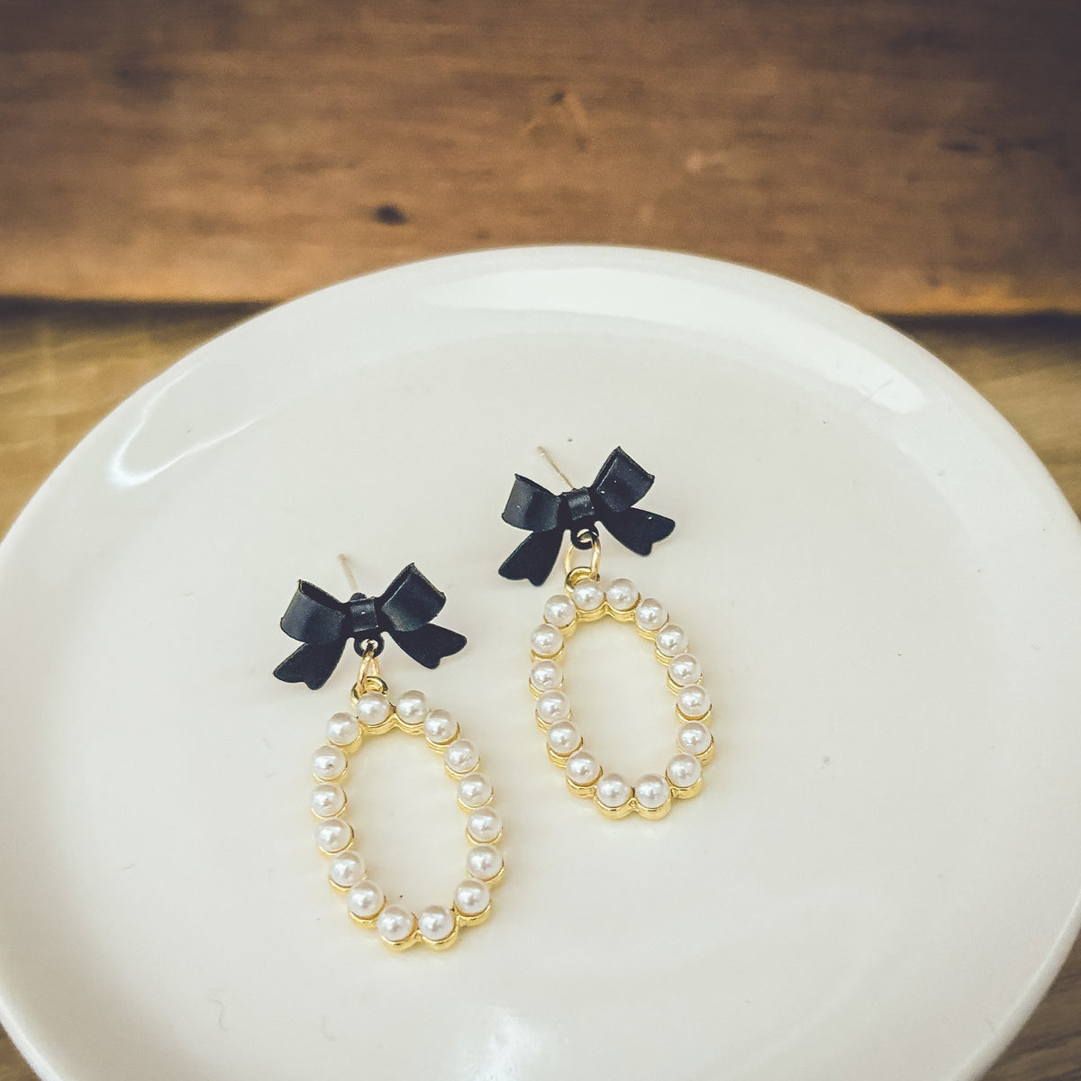 Beautiful Black Bow and Pearl Earrings