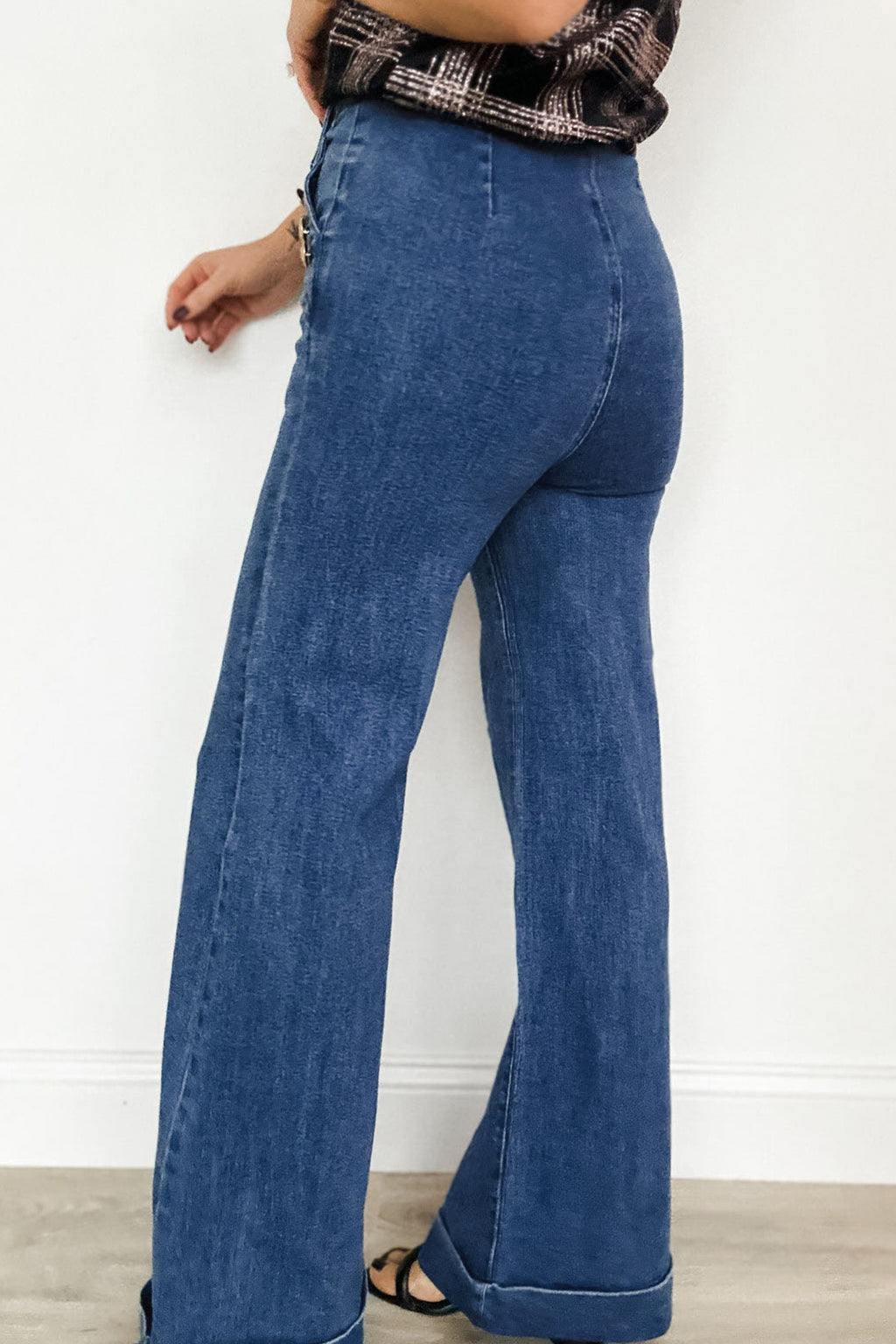Dear-Lover Ashleigh blue flare jeans with golden button details and rolled edges, showcasing stylish bottom and leg design.