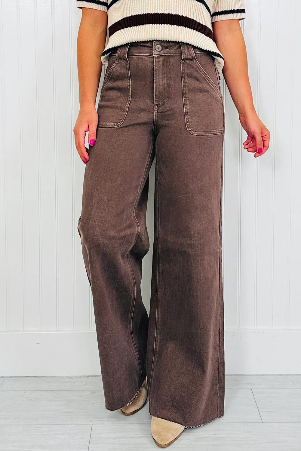Dark brown retro washed patch pocket loose jeans from Dear-Lover, showcasing relaxed fit and vintage-style denim bottoms.