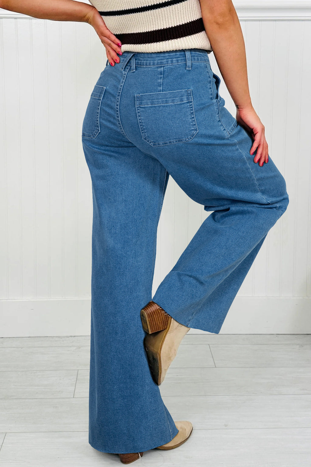 Dark brown retro washed patch pocket loose jeans by Dear-Lover, showing relaxed fit and vintage style with distressed patch details.